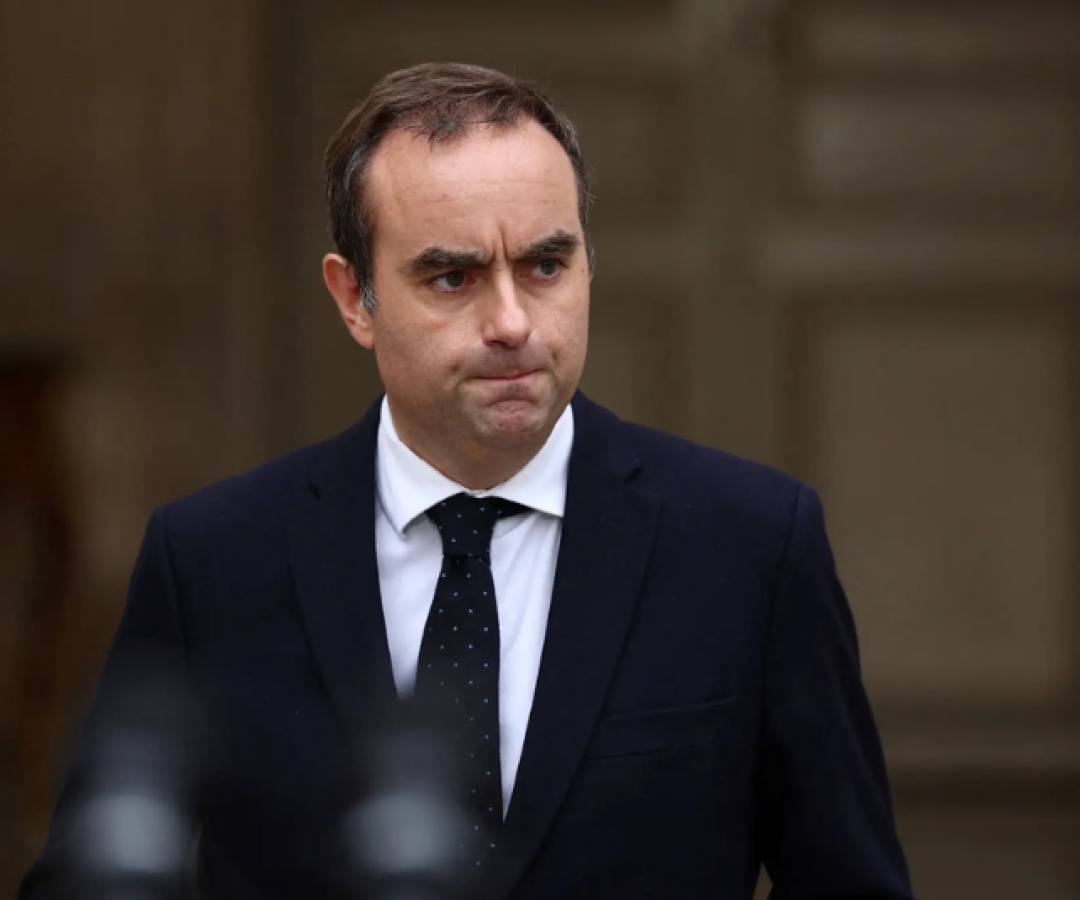 O Primeiro-Ministro francês, Sébastien Lecornu, renunciou nesta segunda-feira (6) após menos de um mês no cargo, conforme confirmou o...