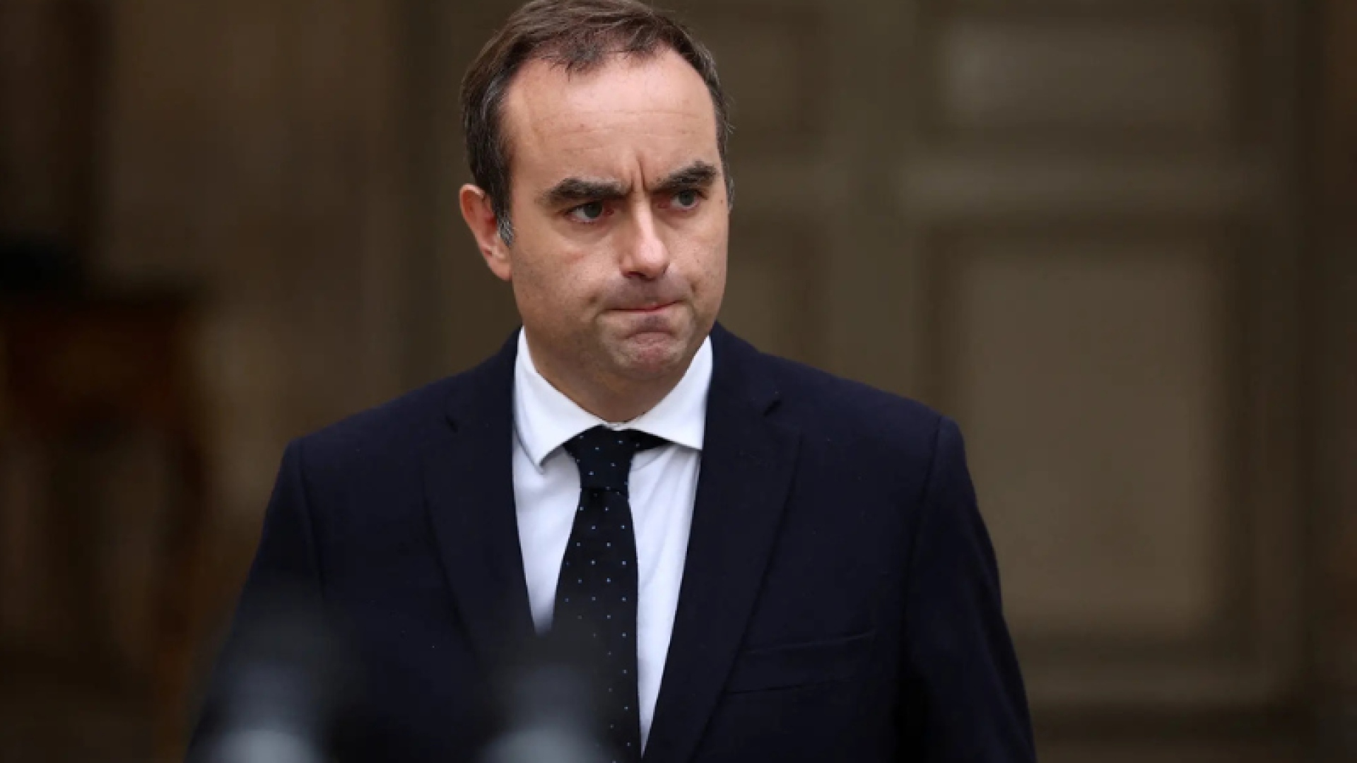 O Primeiro-Ministro francês, Sébastien Lecornu, renunciou nesta segunda-feira (6) após menos de um mês no cargo, conforme confirmou o...