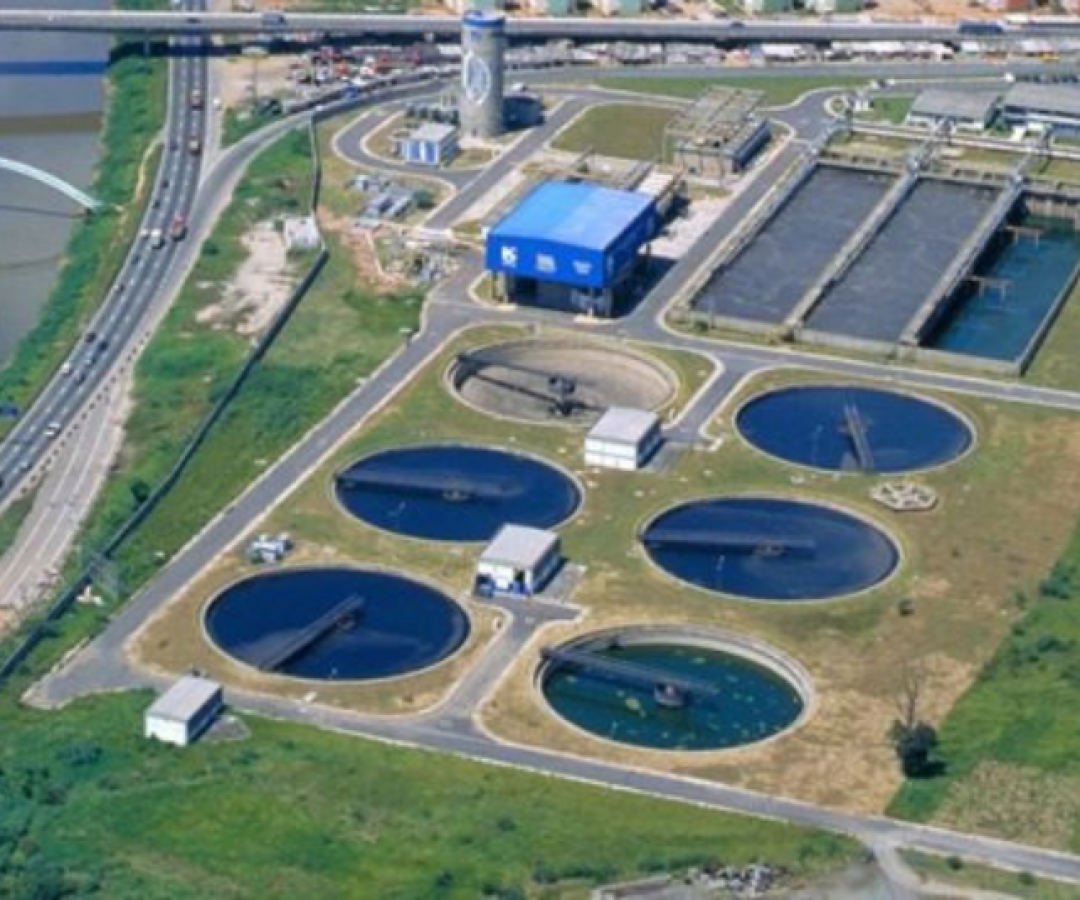 A Sabesp, empresa responsável pelo abastecimento de água e tratamento de esgoto em São Paulo, está conduzindo estudos para usar a água...