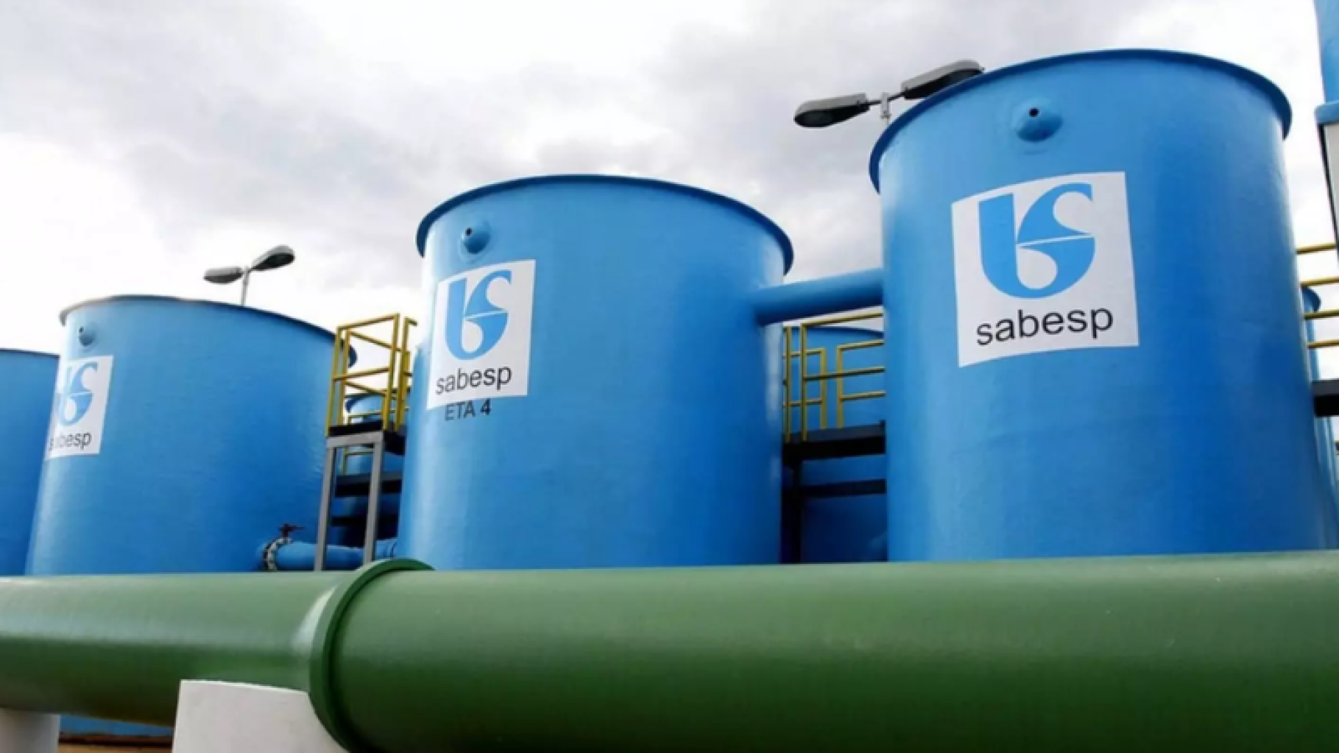A Prefeitura de Cubatão aplicou multa de R$ 4 milhões à Sabesp após constatar irregularidades em obras de captação de esgoto...