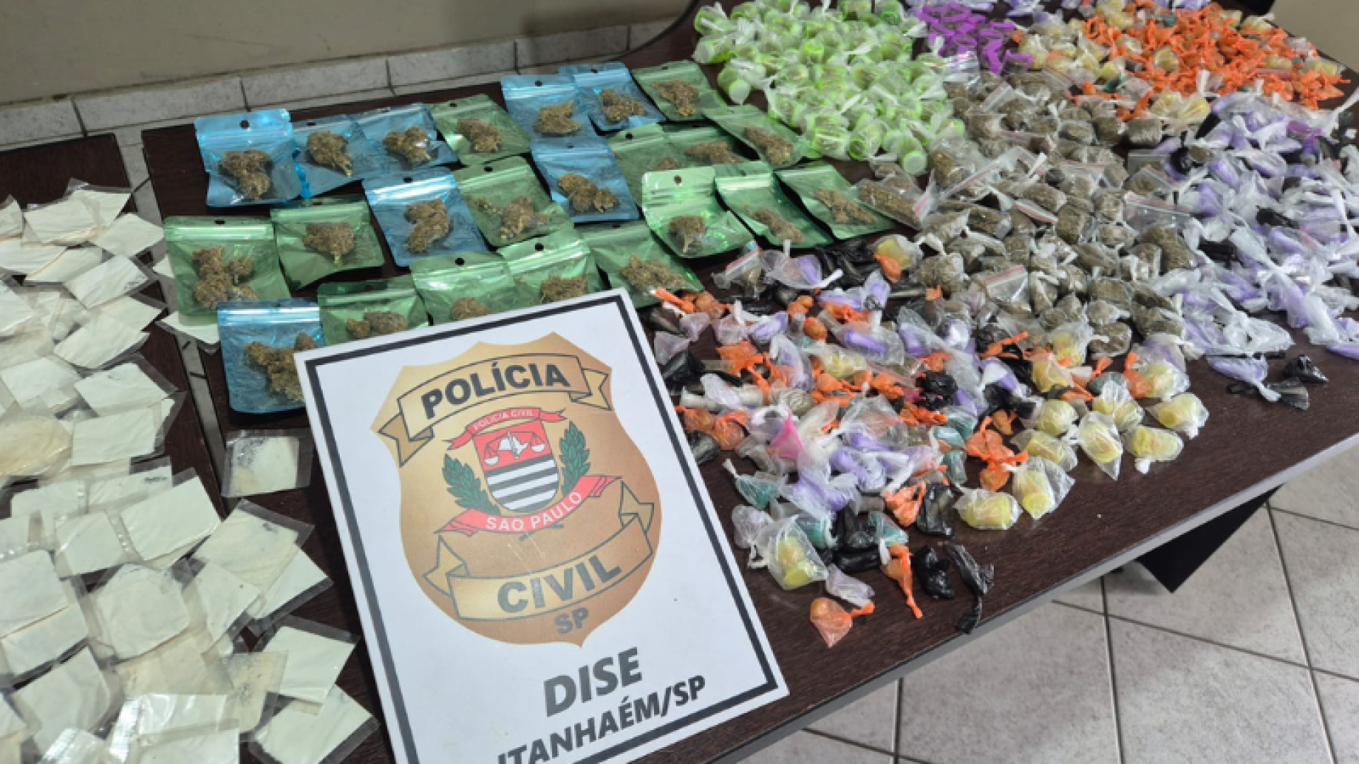 Um dos maiores estoques de drogas já registrados em Itanhaém, no litoral sul paulista, foi apreendido na tarde de domingo (9), durante...