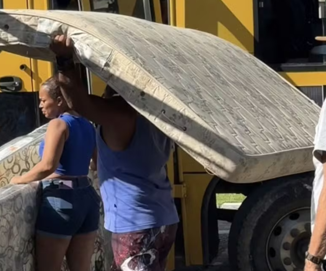 As 481 pessoas que deixaram suas casas devido às chuvas mais intensas dos últimos dez anos em Peruíbe, no litoral de São Paulo...