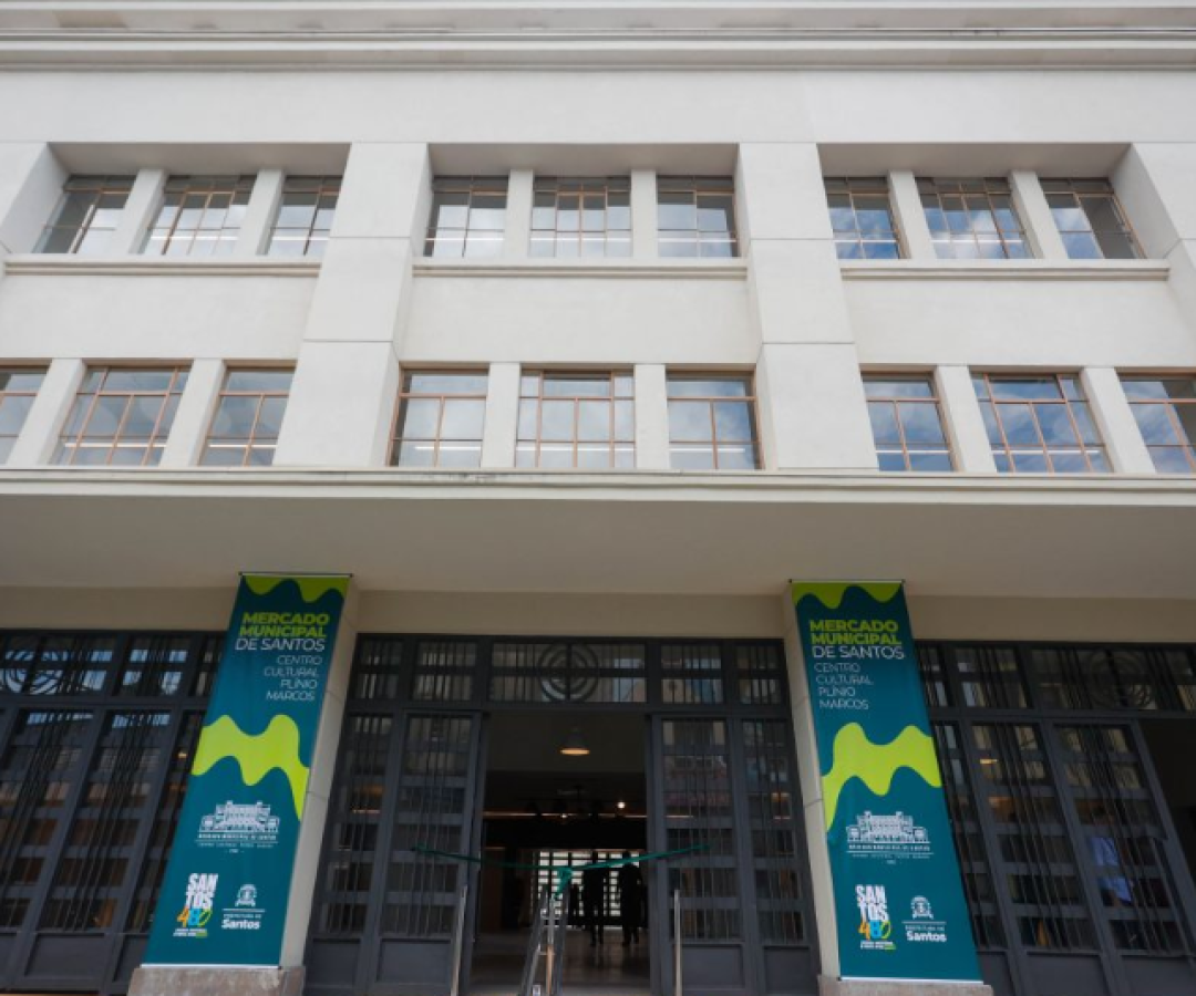 O Governo de São Paulo entregou nesta segunda-feira (26) a obra de revitalização do Mercado Municipal de Santos, no Centro...