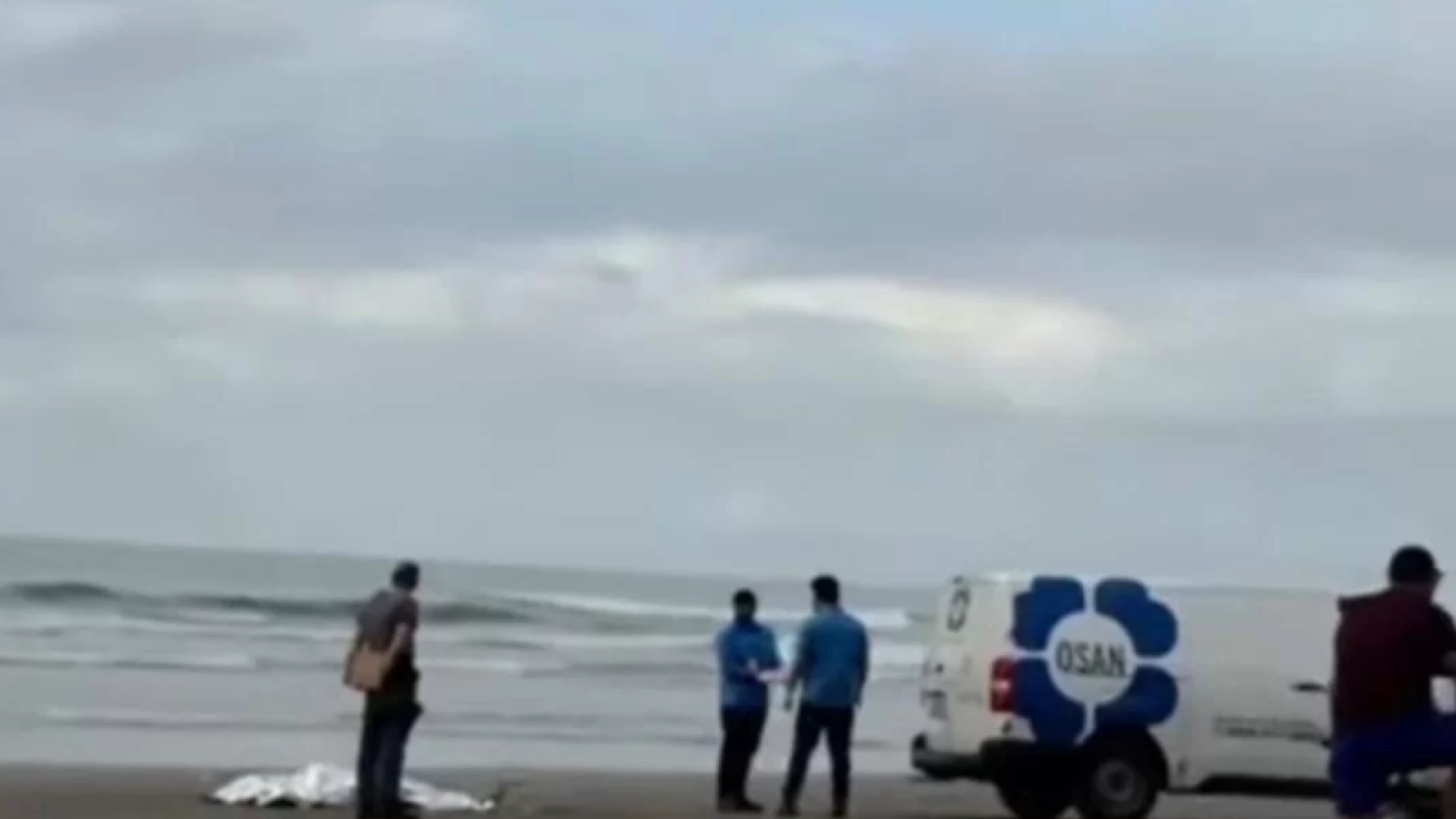 Um jovem de 18 anos, turista da capital paulista, foi encontrado morto na madrugada desta terça-feira (27) na praia do Balneário...