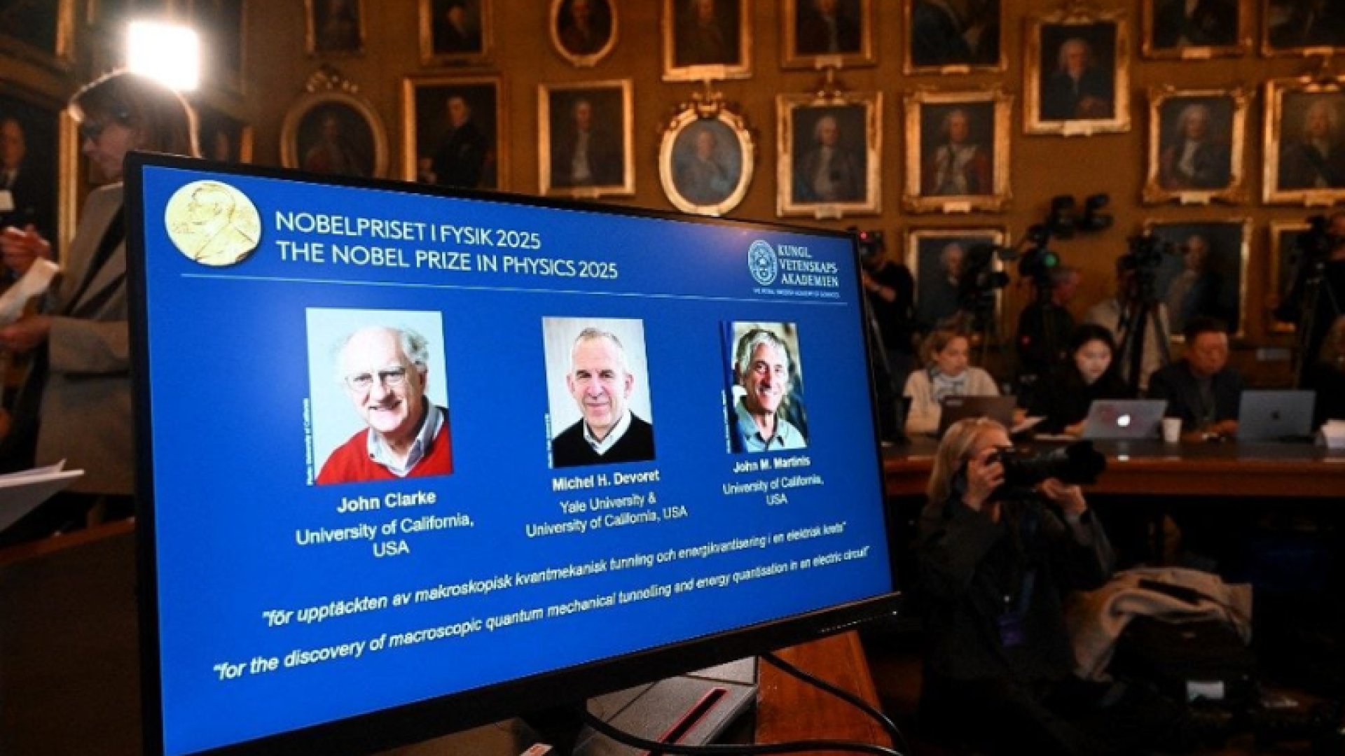 John Clarke (Reino Unido), Michel H. Devoret (França) e John M. Martinis (EUA) foram os vencedores do Prêmio Nobel de Física de 2025...