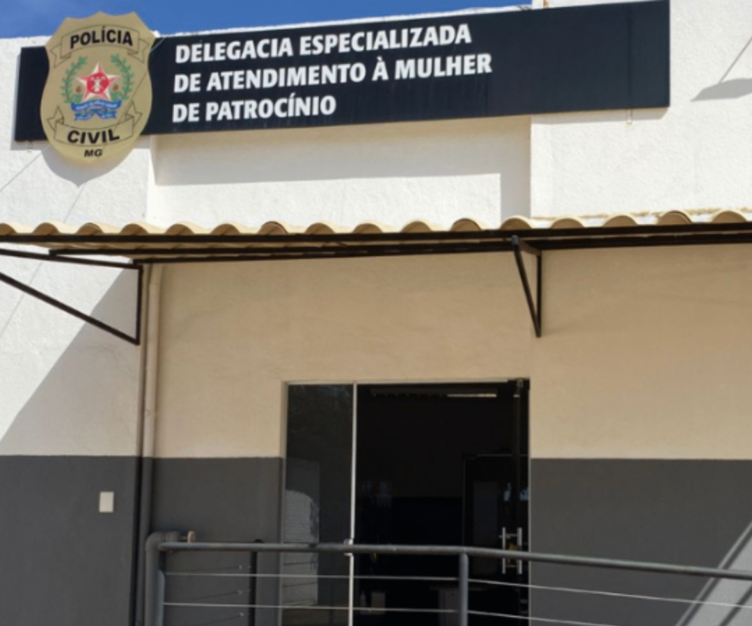 Frente da delegacia da Mulher de Patrocínio