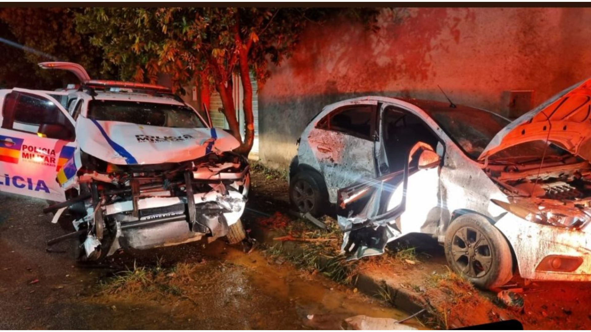 Fugitivo em carro furtado colide com viatura da PM