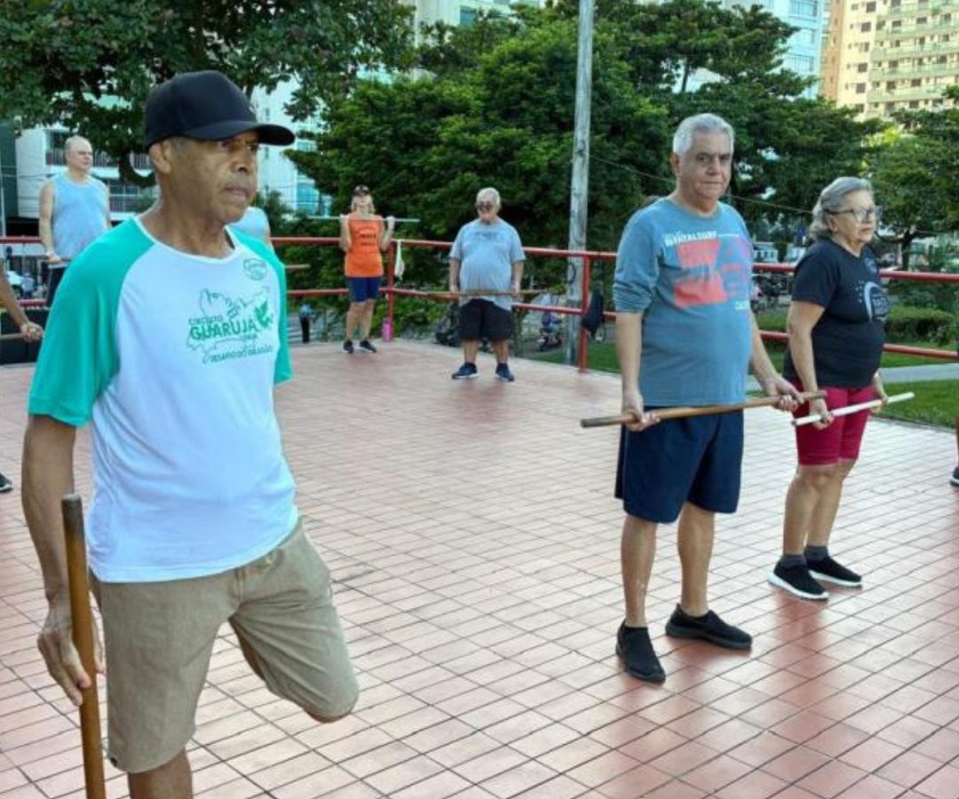 Ginástica na Praia ganha novos equipamentos em Santos