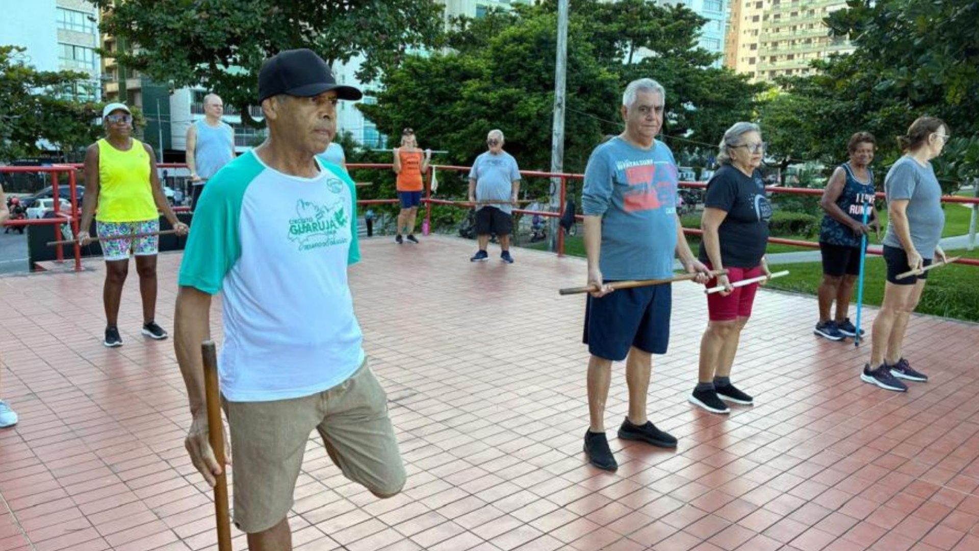 Ginástica na Praia ganha novos equipamentos em Santos