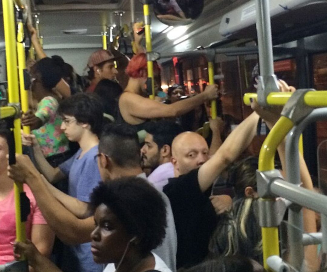 Golpe da Mostarda como funciona o esquema de furto em ônibus