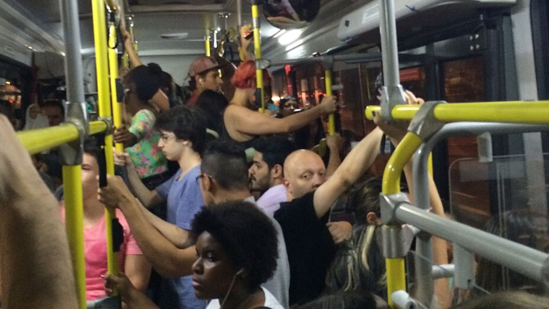 Golpe da Mostarda como funciona o esquema de furto em ônibus