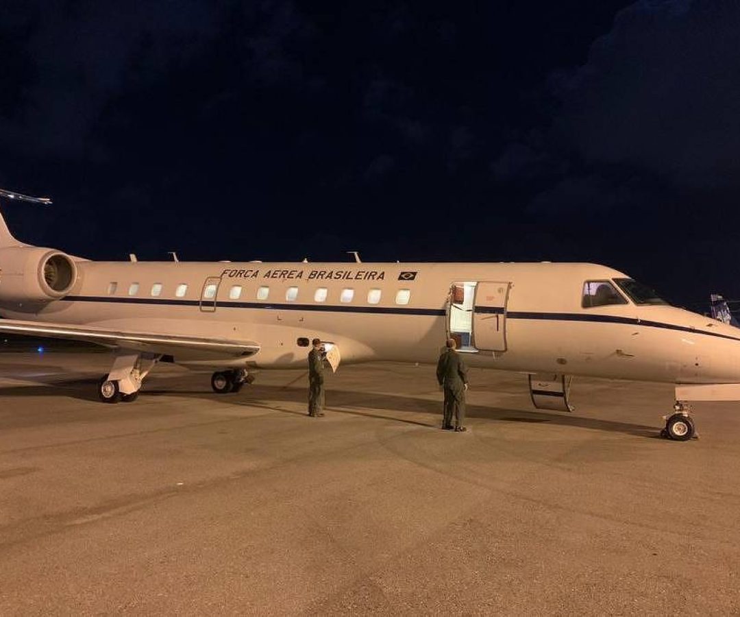 Governo empresta aviões da FAB ao STF com lista sob sigilo - 09/04/2025 - Poder
