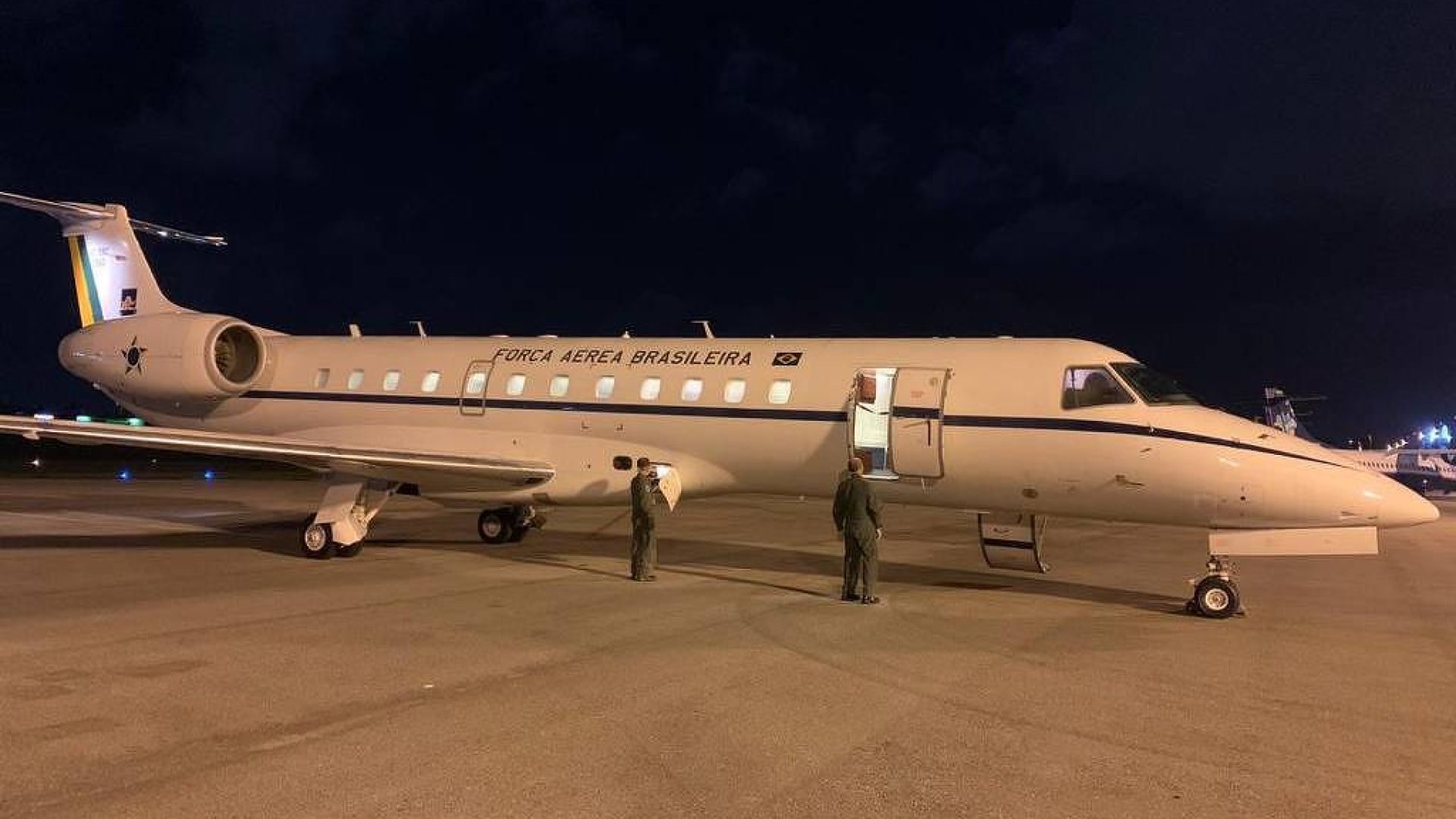 Governo empresta aviões da FAB ao STF com lista sob sigilo - 09/04/2025 - Poder