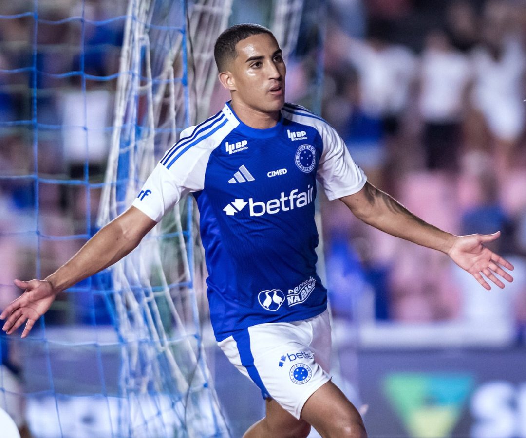Christian marcou o gol da vitória em Uberlândia e espantou a crise celeste. Agora, foco na Copa do Brasil! (foto: Gustavo Aleixo/Cruzeiro)