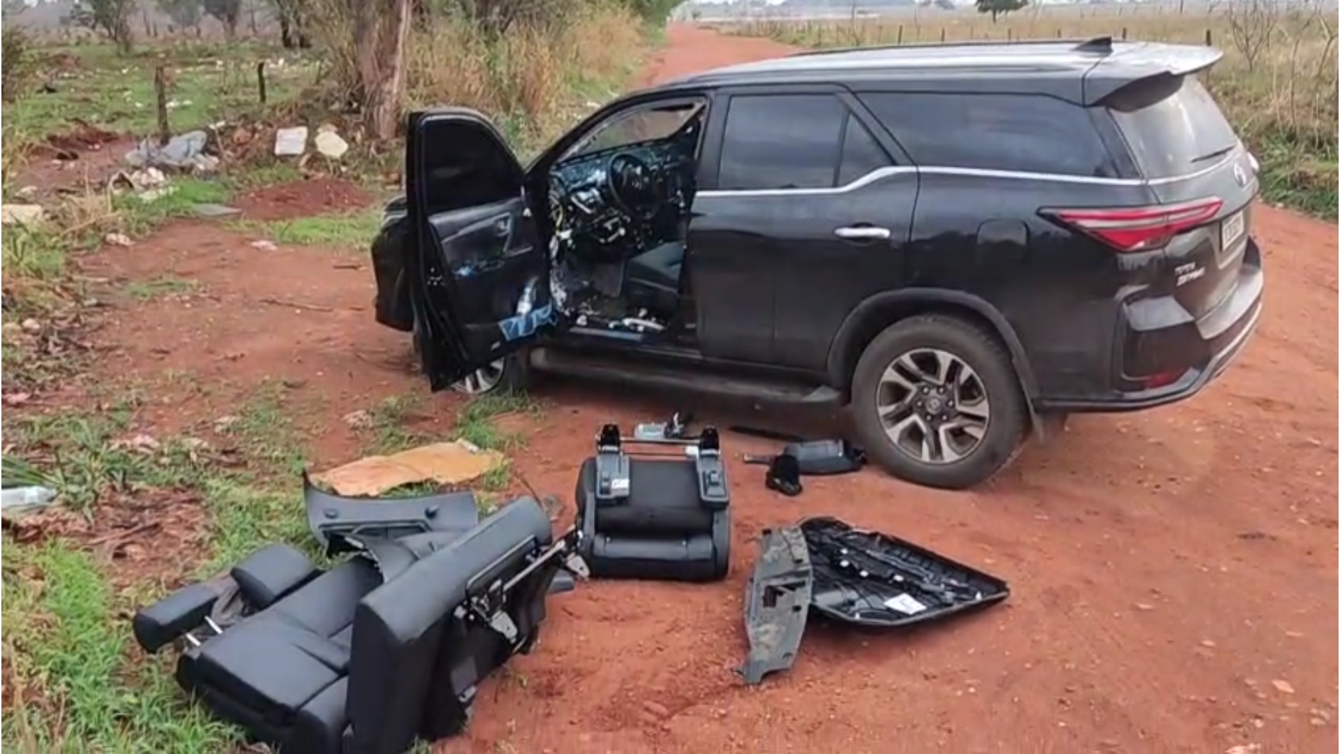 Hilux encontrada em Uberlândia está desmanchada