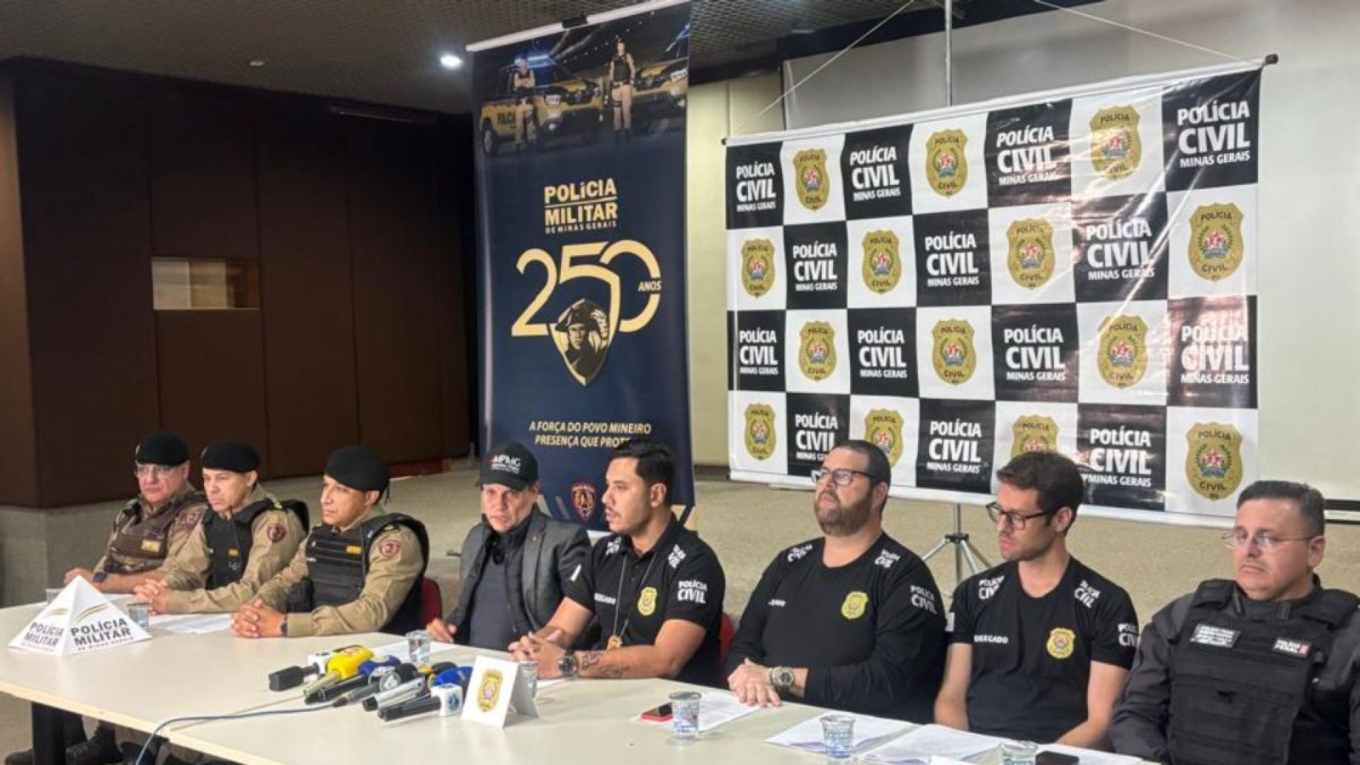 Forças de segurança falam com imprensa sobre Operação Aqueronte em Uberlândia