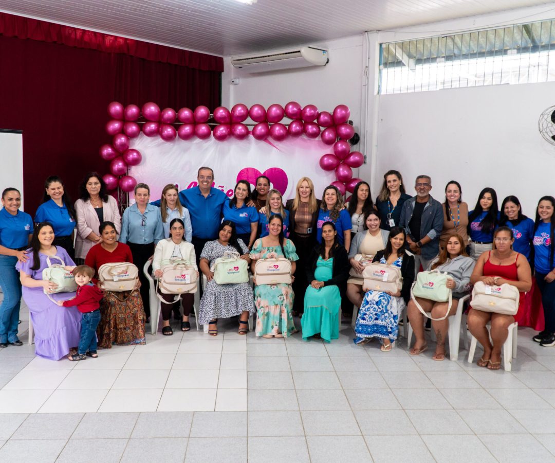 perfeito-marcelo-villares-com-maes-integrantes-do-projeto-hiago-freitas