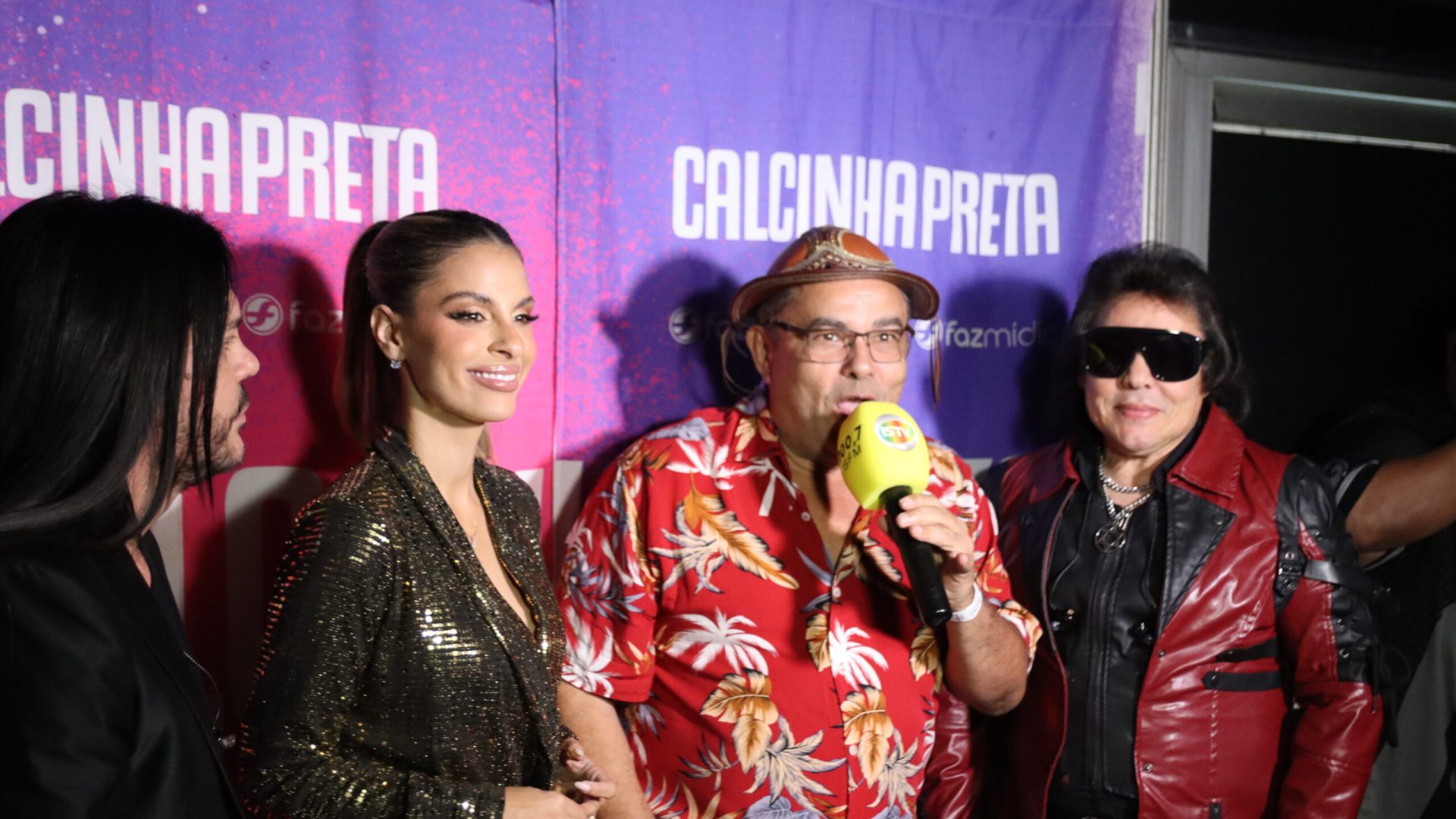 Nesta sexta-feira (21) o Santos Convention Center recebeu grandes nomes da música brasileira. A renomada banda 'Calcinha Preta'...