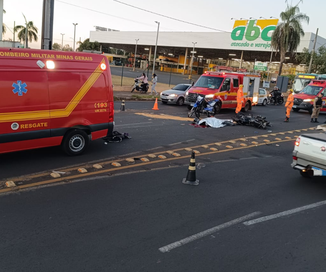 Grave acidente entre motos deixa um morto e dois feridos em Uberlândia (foto: divulgação/CBMG)