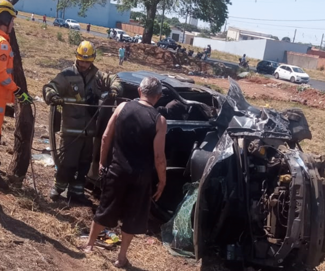 Colisão na MGC-497 deixa oito feridos em Uberlândia, incluindo três crianças