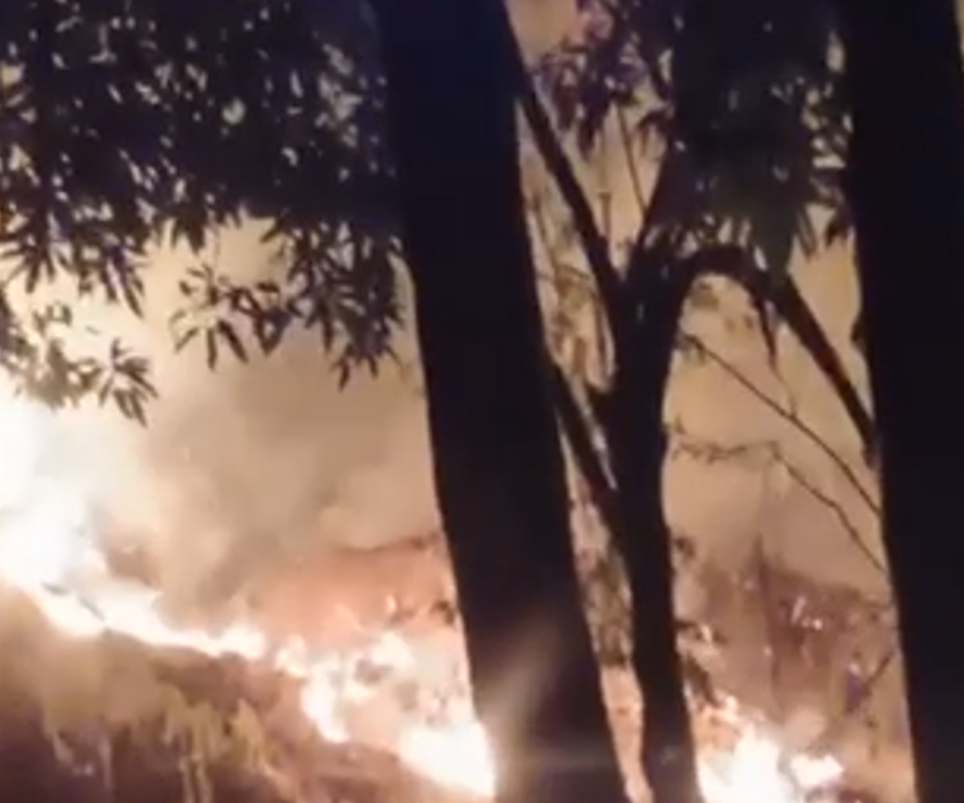 Incêndio no bairro Vila Esperança em Uberaba