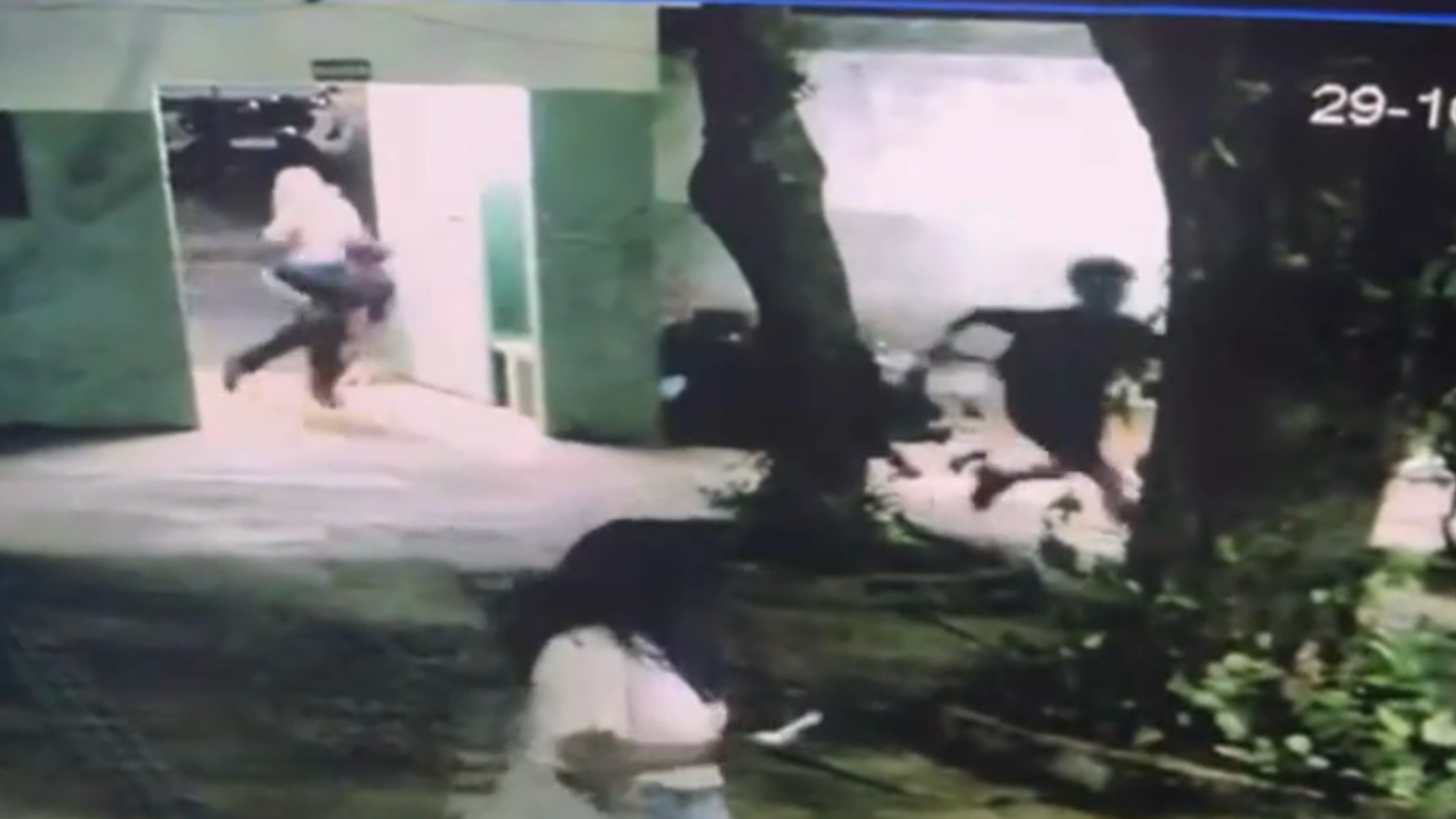 Adolescente é baleado dentro de escola em Ibiá por ex-aluno Adolescente é baleado dentro de escola em Ibiá por ex-aluno