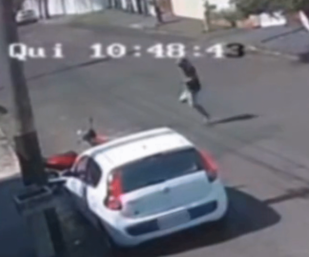 Ladrão com perna amputada é flagrado furtando motoneta em Uberlândia e acaba preso