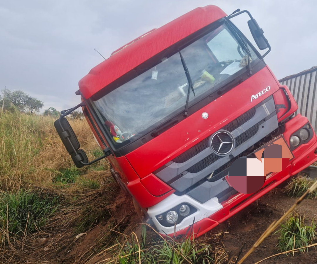 Engavetamento com seis veículos é registrado na MGC-497 em Uberlândia