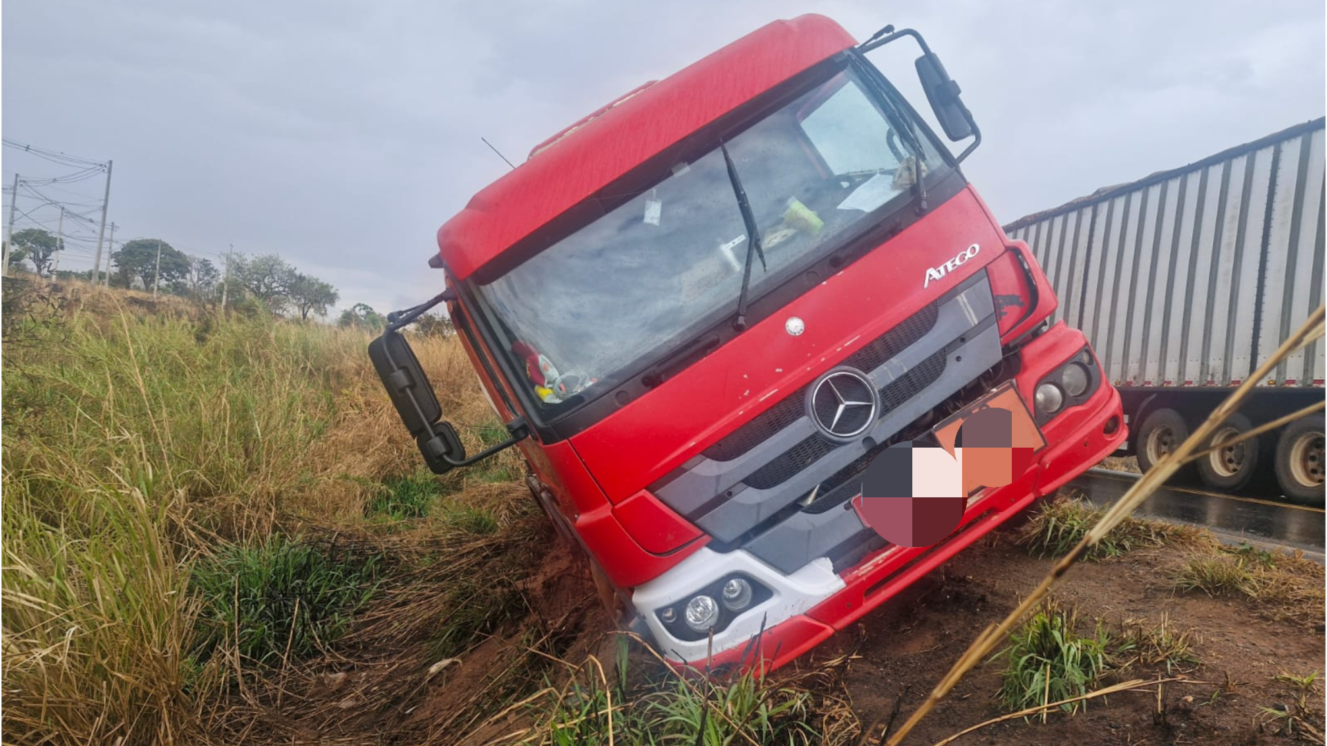 Engavetamento com seis veículos é registrado na MGC-497 em Uberlândia