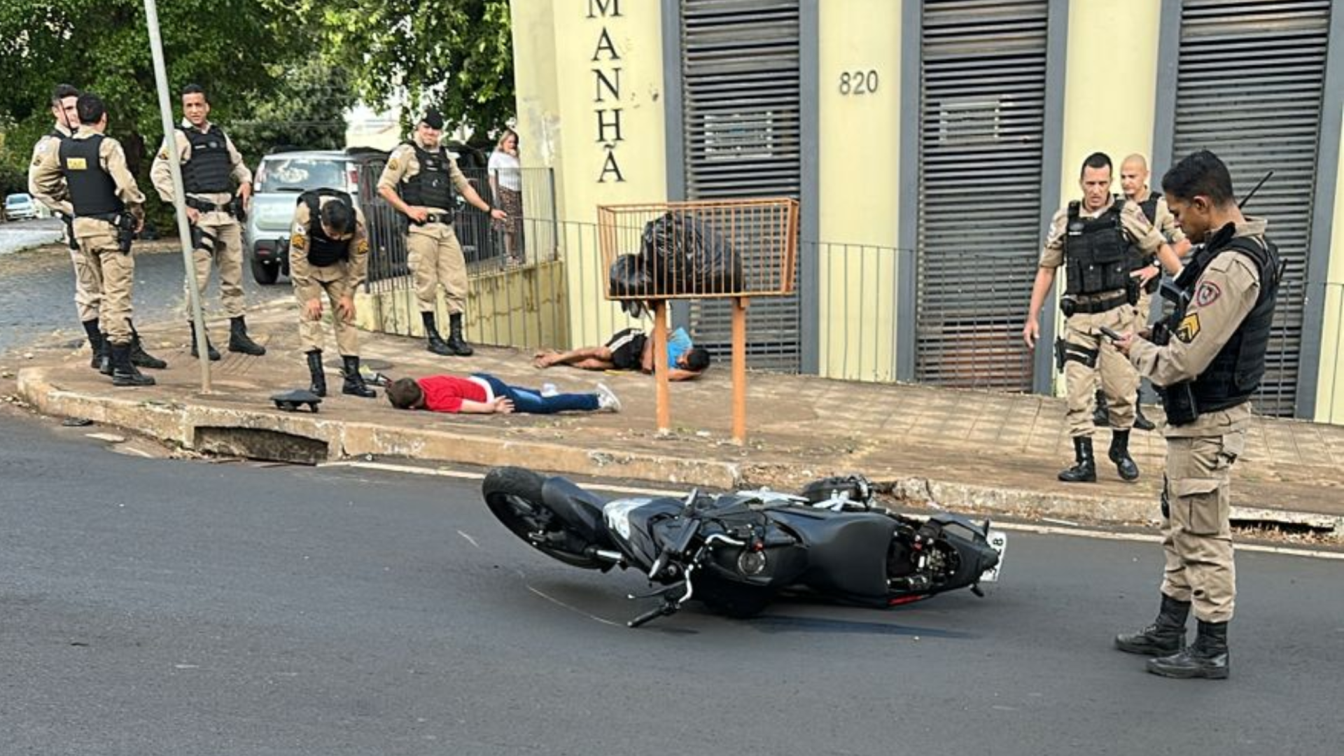 Suspeitos de receptação sofrem acidente durante perseguição policial em Uberaba (MG)
