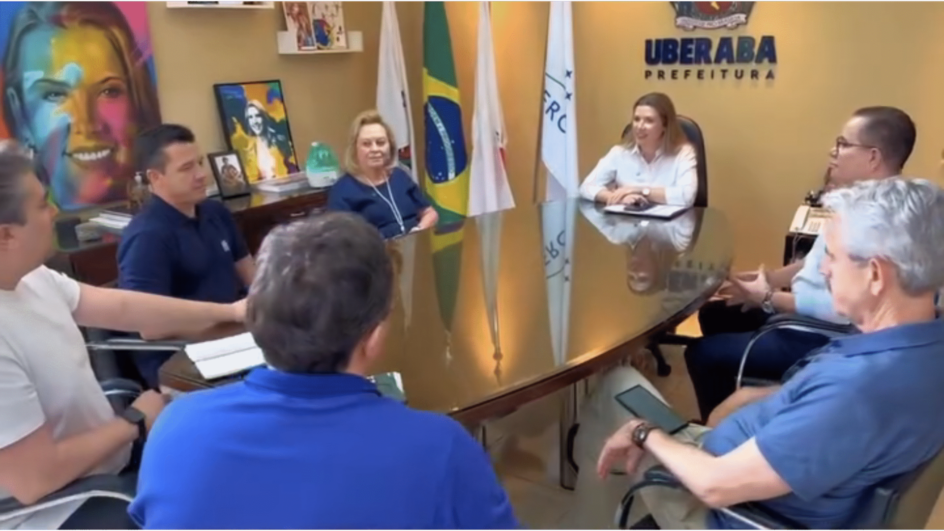Reunião entre prefeita Elisa e representantes de classe definiu decoração natalina inspirada em pontos marcantes da cidade