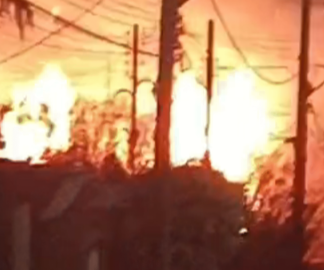 Incêndio em lote vago mobiliza Corpo de Bombeiros em Uberaba