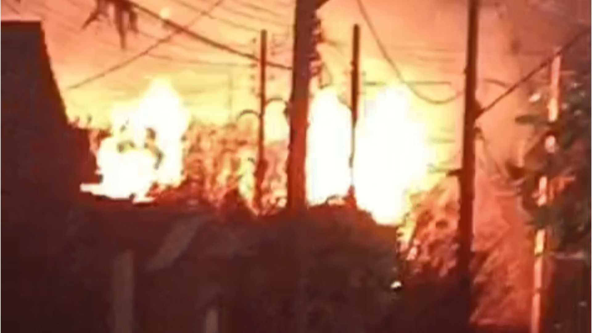 Incêndio em lote vago mobiliza Corpo de Bombeiros em Uberaba