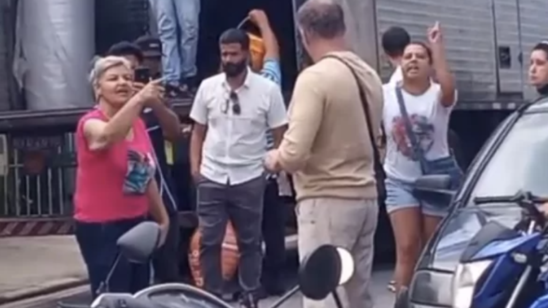 Reintegração de posse pega moradores de surpresa e causa tumulto em Bertioga
