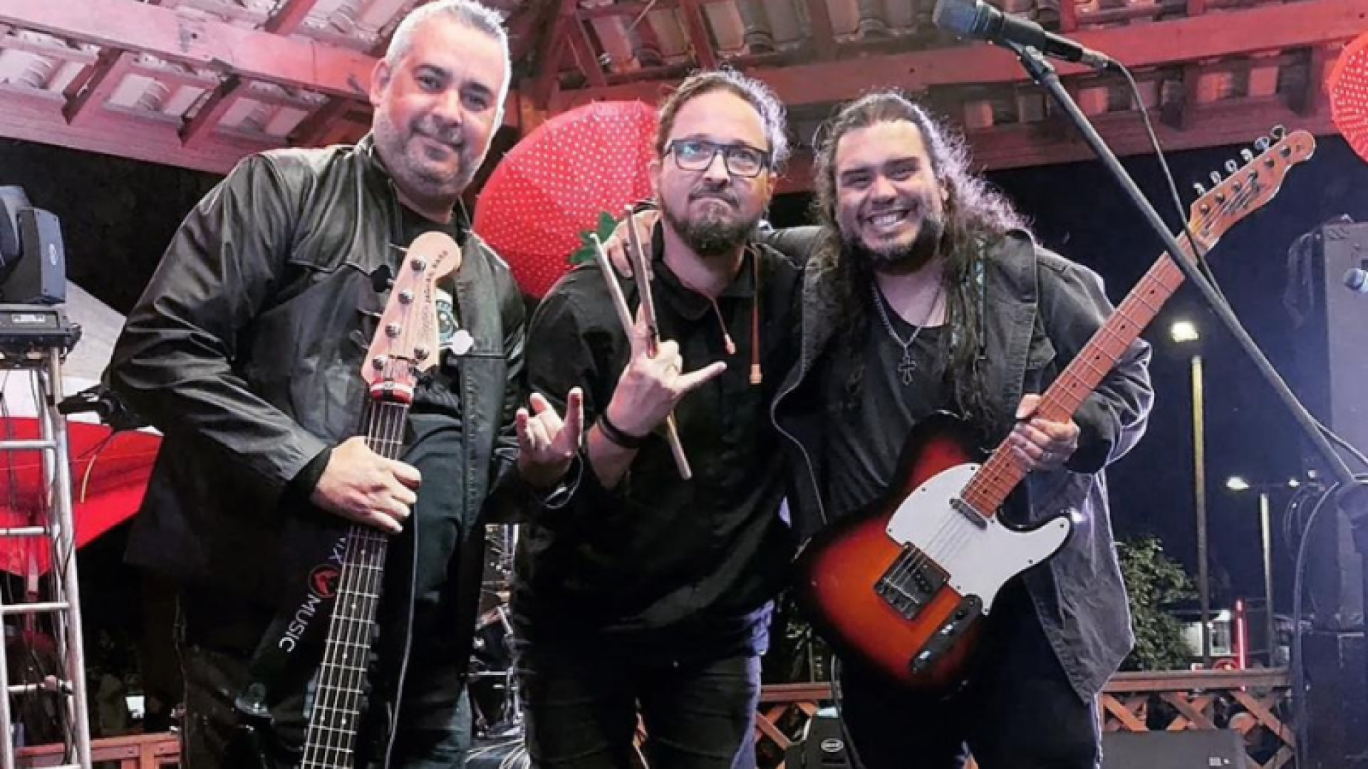 ISN online Foto Portal (7) Ton Cremon Trio leva clássicos do rock ao Brisamar Shopping neste domingo (26)