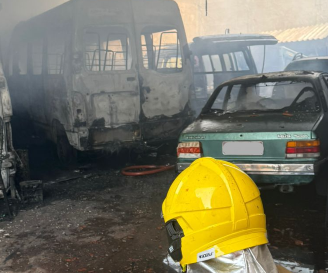 Incêndio atinge oficina mecânica em Ituiutaba