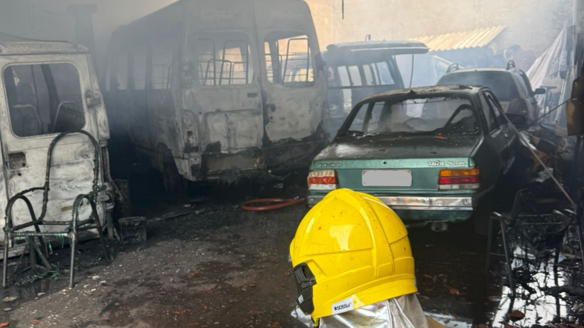 Incêndio atinge oficina mecânica em Ituiutaba