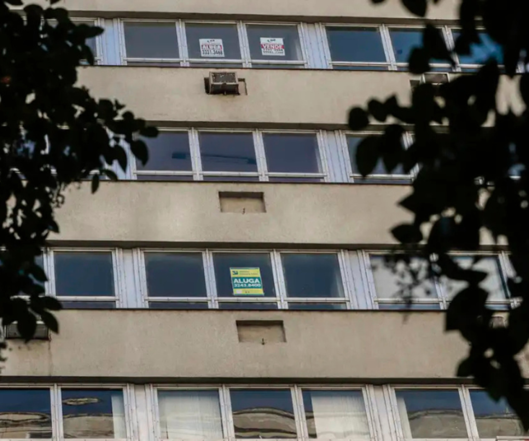 Apesar de a maioria dos brasileiros morar em casa própria já quitada, o país assistiu, nos últimos oito anos, crescer em 25%...