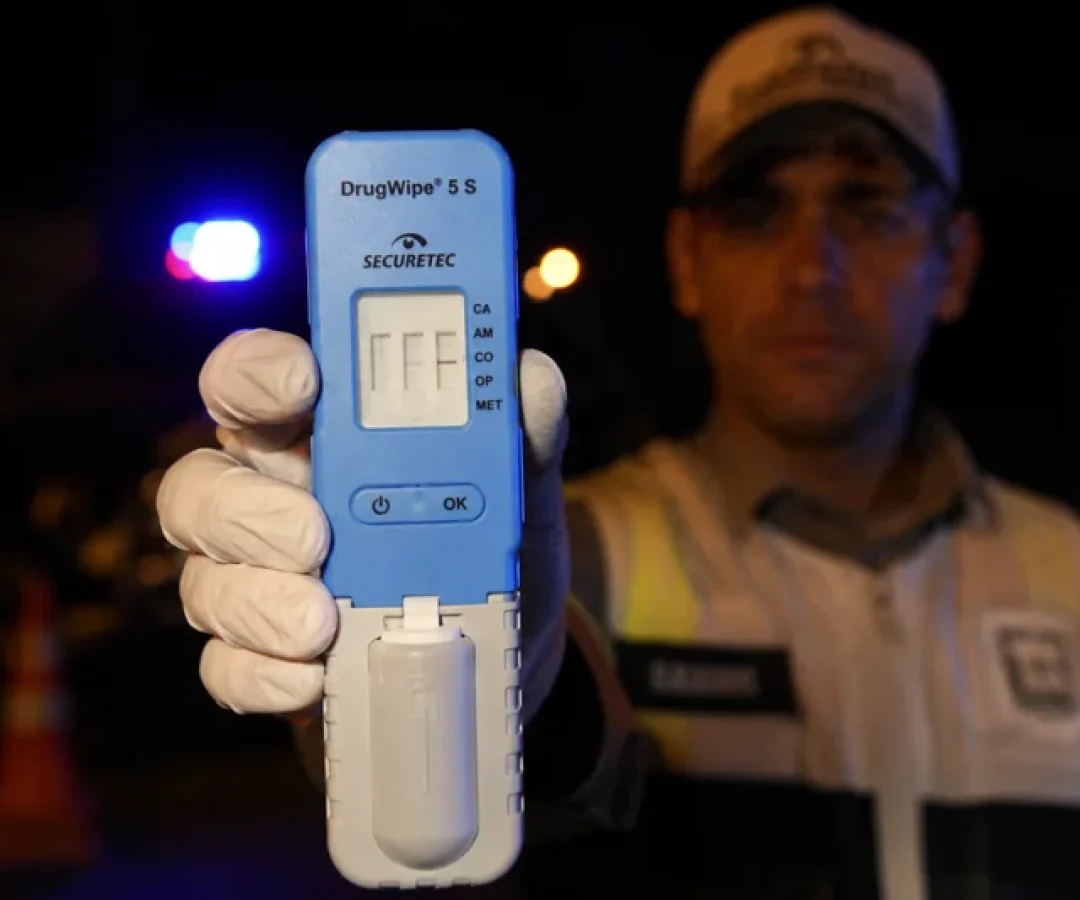 A fiscalização da Lei Seca ganhou novas regras no Brasil. O Conselho Nacional de Trânsito (Contran) atualizou os procedimentos usados nas abordagens e regulamentou a possibilidade de testes para identificar substâncias psicoativas nos motoristas.