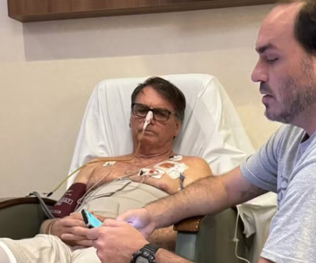 Bolsonaro tem piora clínica após cirurgia intestinal e segue na UTI em Brasília