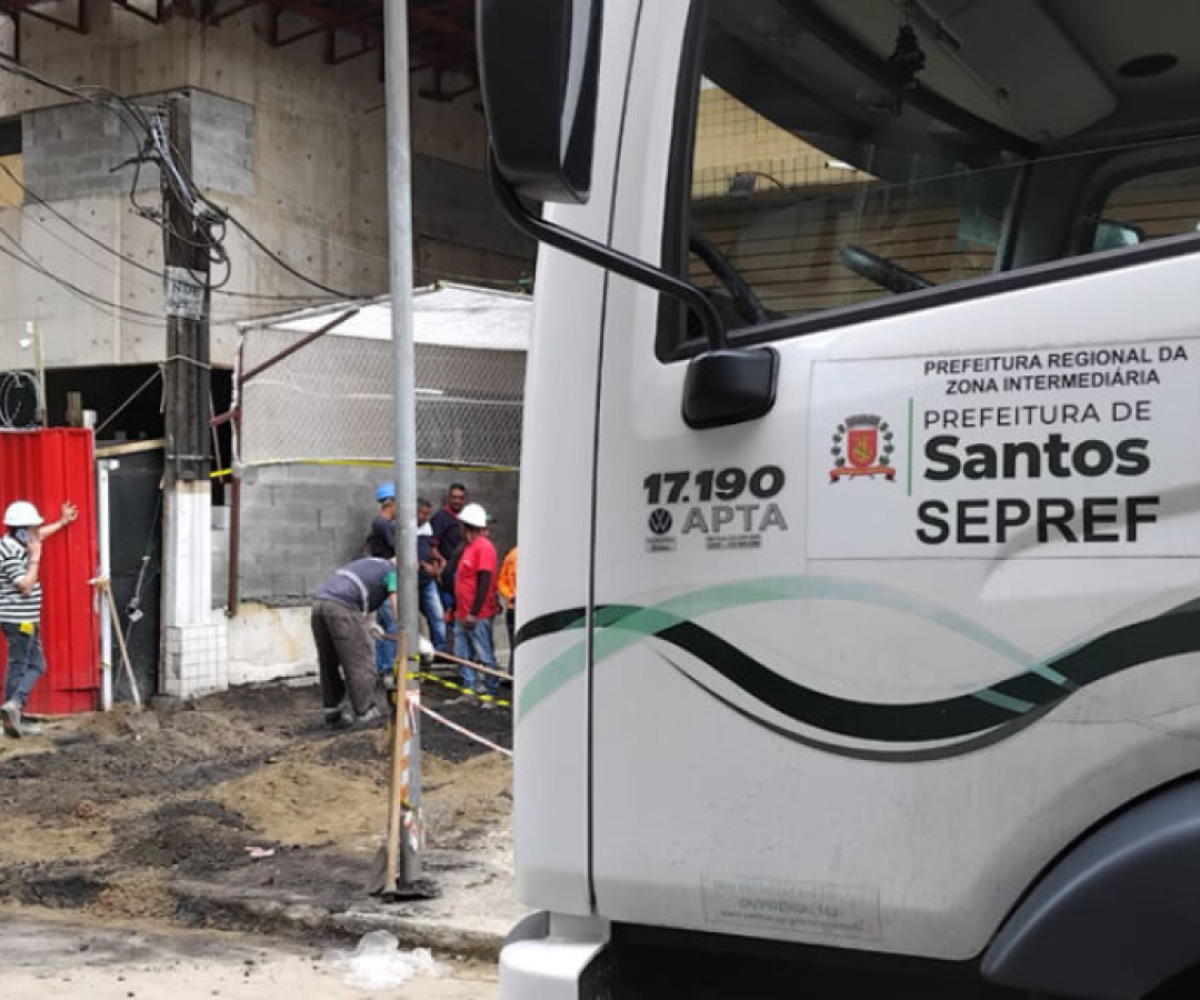 Após terceira cratera, Prefeitura vai cobrar construtora