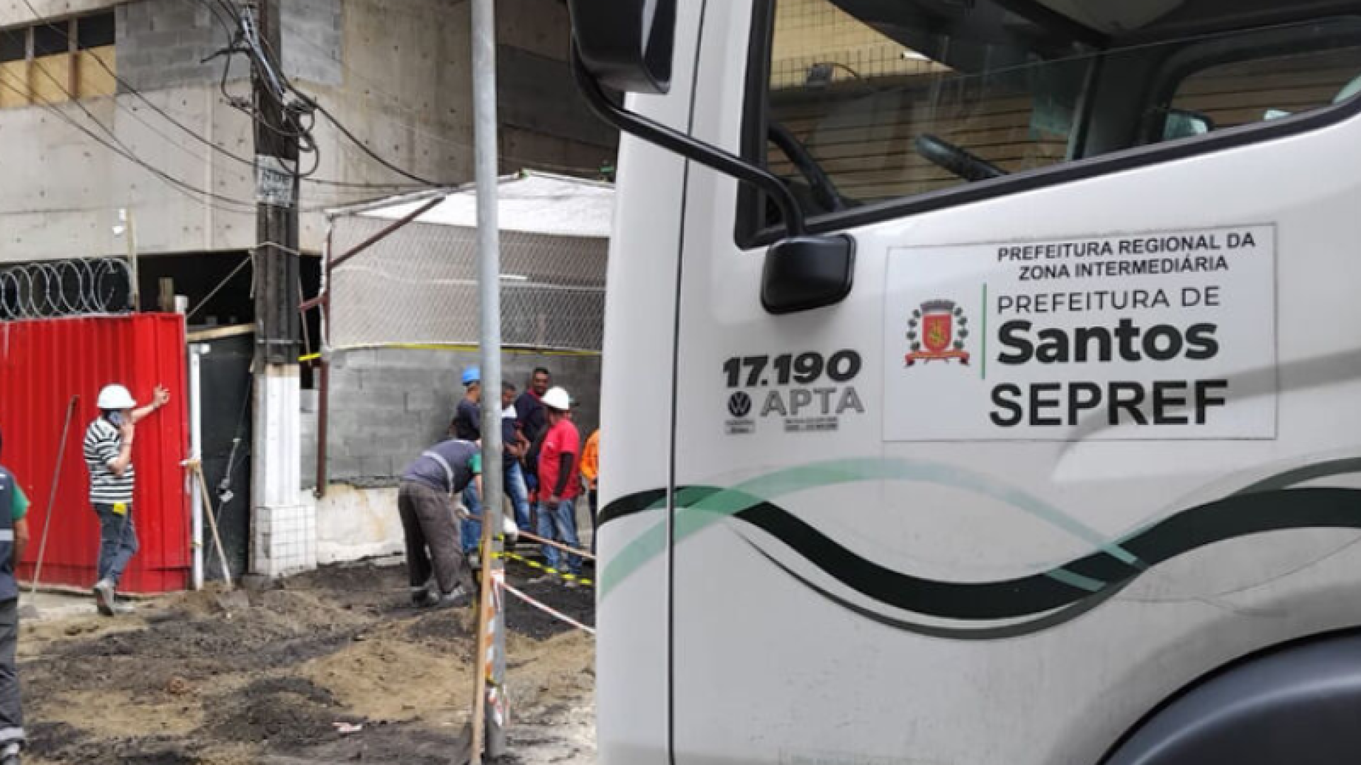 Após terceira cratera, Prefeitura vai cobrar construtora