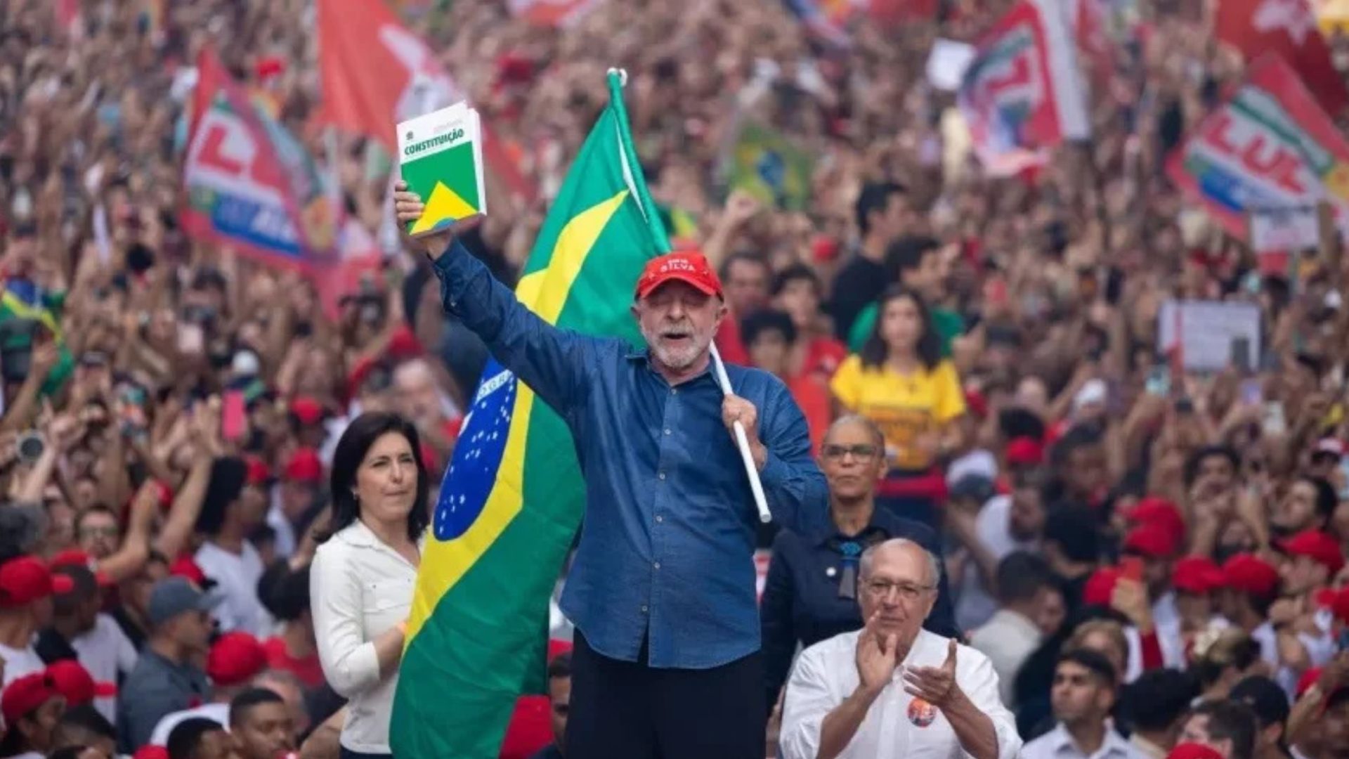 Lula é reeleito presidente