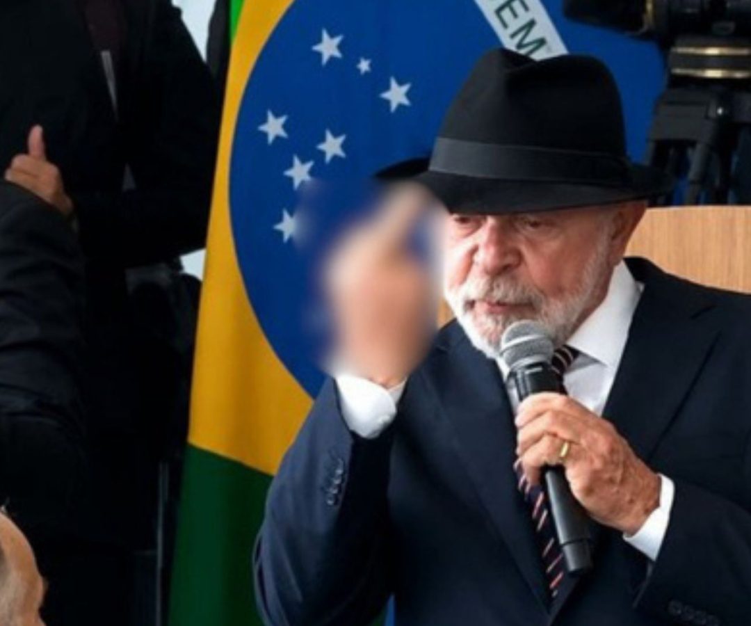 Lula mostrou o dedo do meio