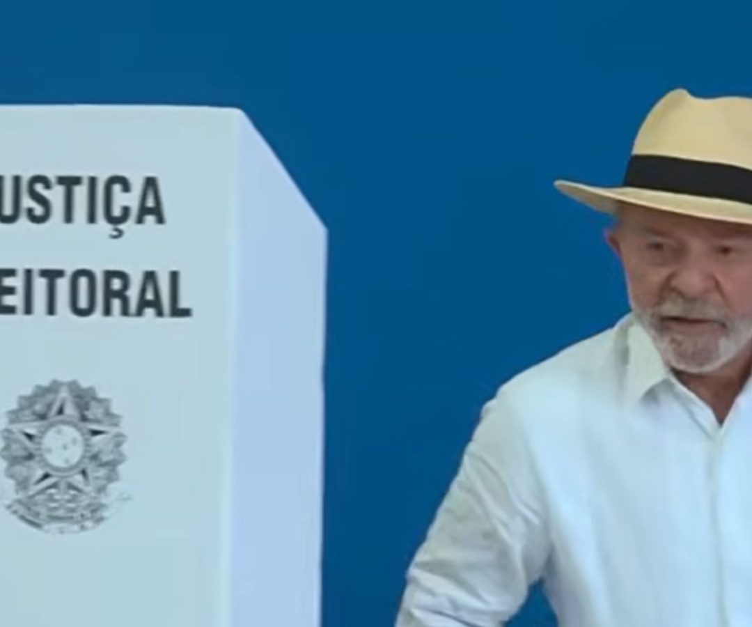 Lula vota em São Bernardo