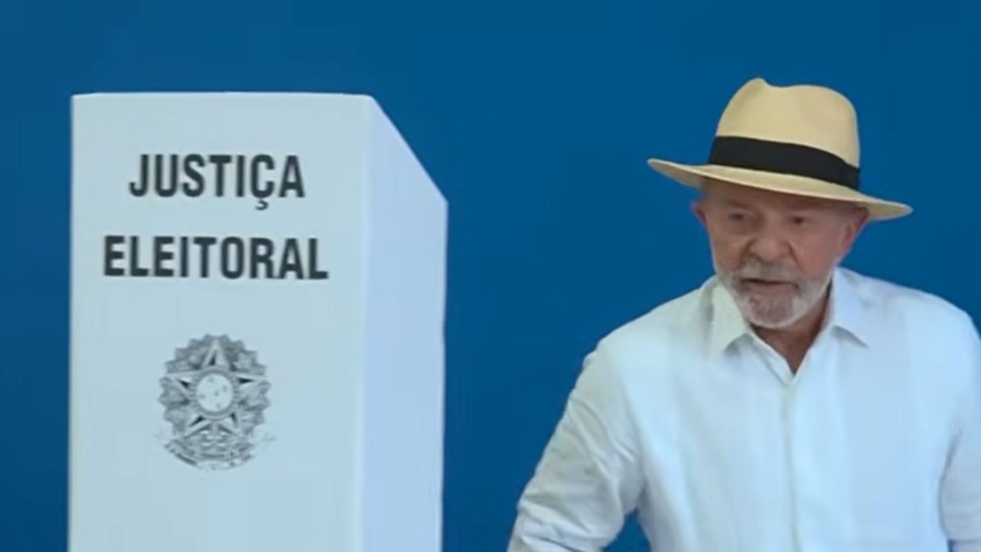 Lula vota em São Bernardo