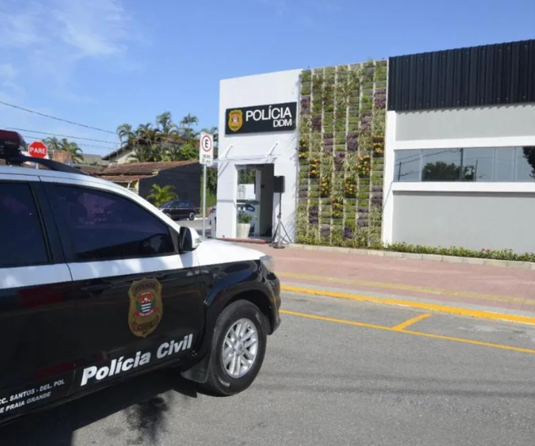 Um jovem de 18 anos e um adolescente de 17 foram detidos na última semana, suspeitos de participação em um abuso coletivo contra uma menina de 13 anos...