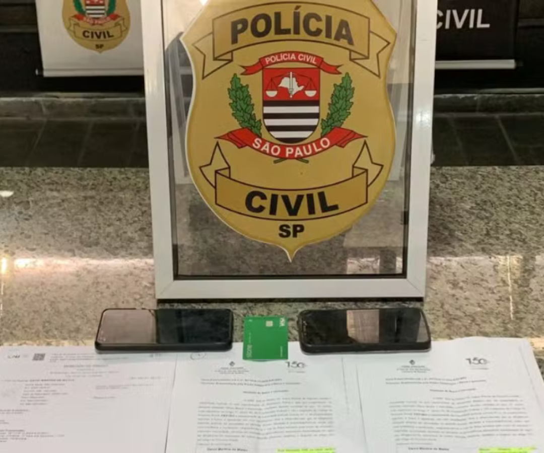 Um homem de 29 anos foi preso nesta terça-feira (12) em Vicente de Carvalho, distrito de Guarujá, no litoral de São Paulo, suspeito de integrar