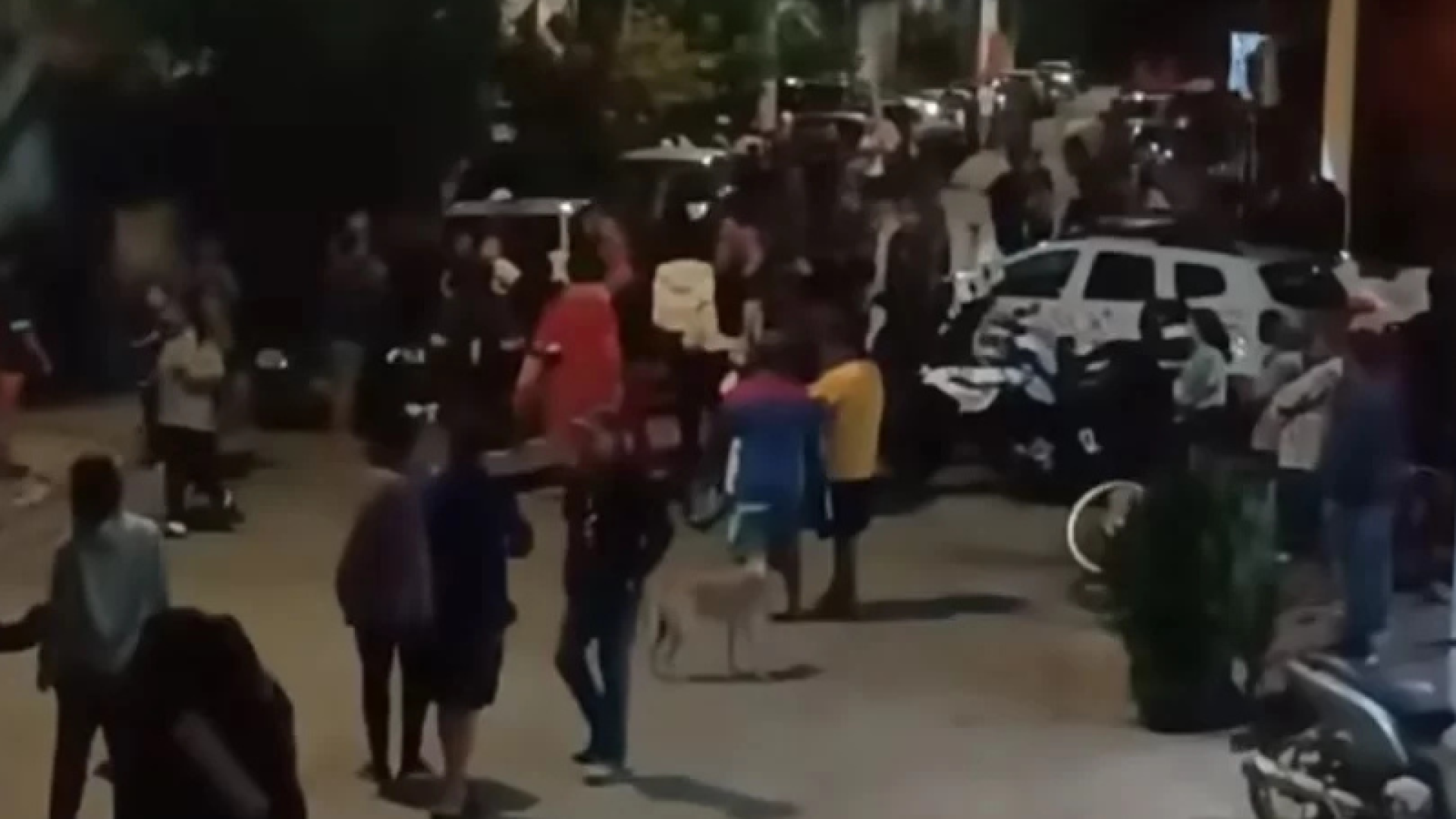 Um homem morreu e dois foram presos em flagrante após uma troca de tiros com policiais militares na tarde desta terça-feira...