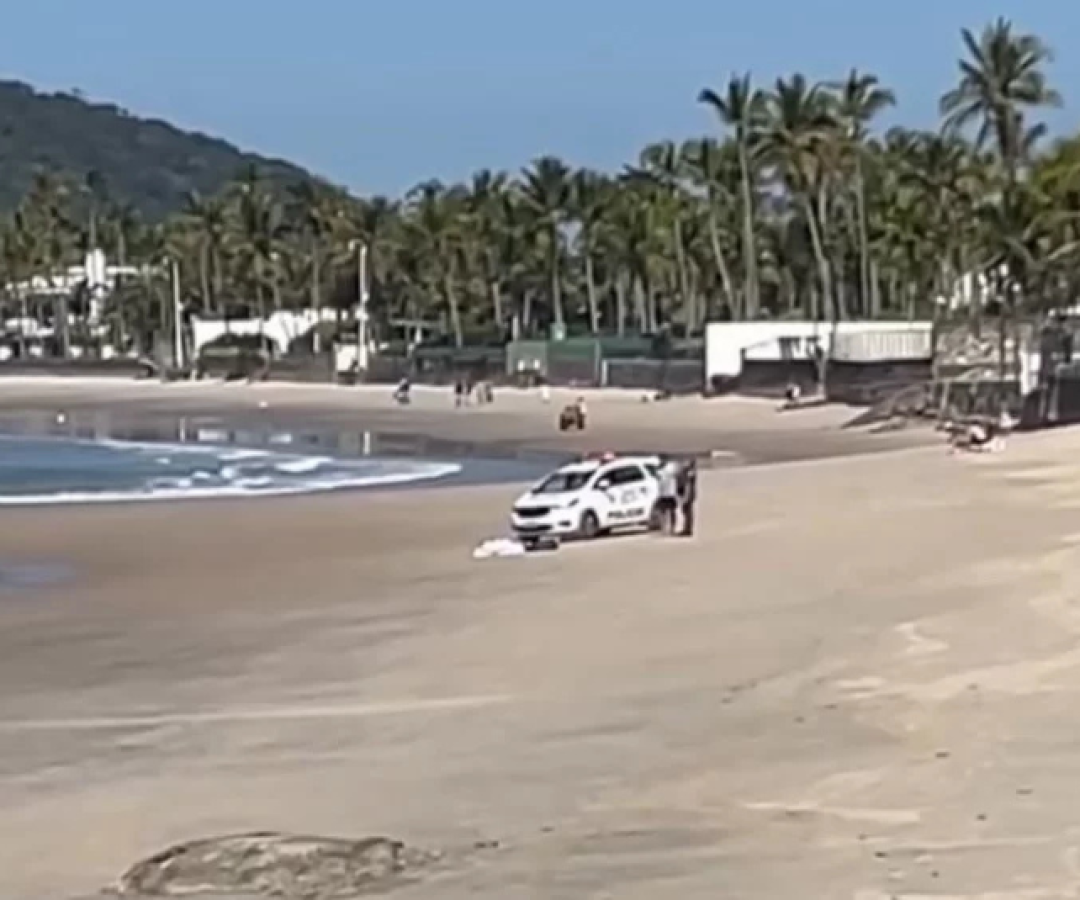O corpo de um homem, aparentando cerca de 55 anos, foi encontrado na manhã desta quarta-feira (13) boiando no mar da Praia de Pernambuco...